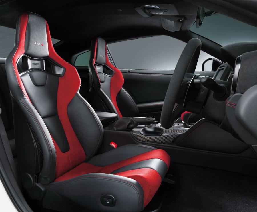 Интерьер Nissan GT-R Nismo (R35) 2019 года  (JP) (фото 2 из 27)